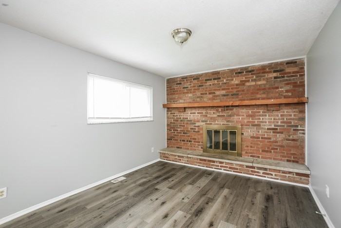 10219 Sutters Ct - Photo 6 of 12