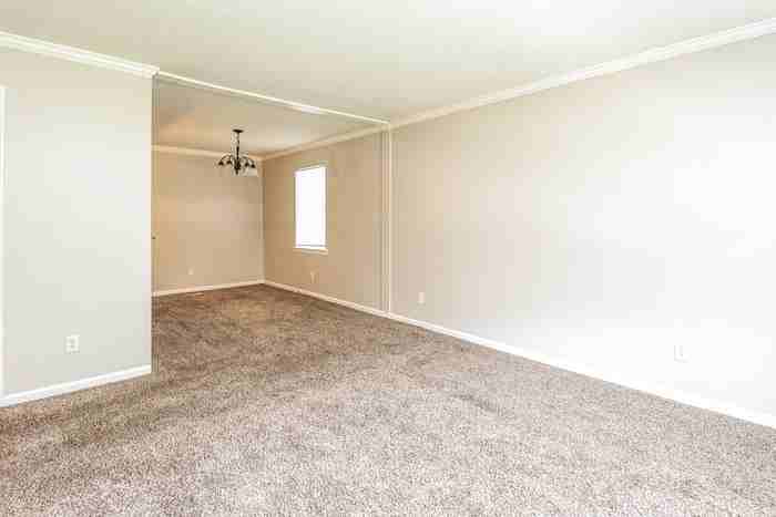 623 Basswood Dr - Photo 2 of 10