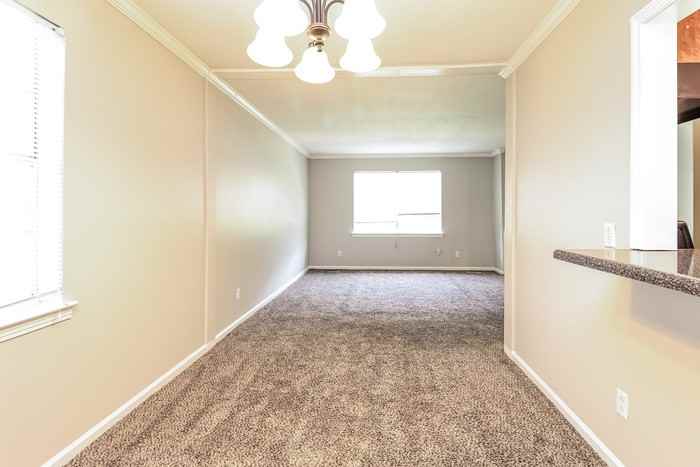 623 Basswood Dr - Photo 3 of 10