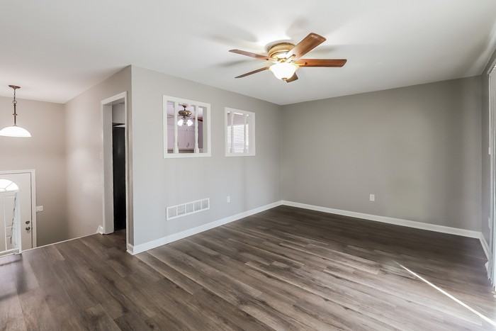 312 Ne Lakeview Dr - Photo 5 of 13