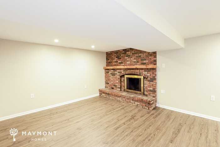 1405 Ne 76th St - Photo 7 of 13