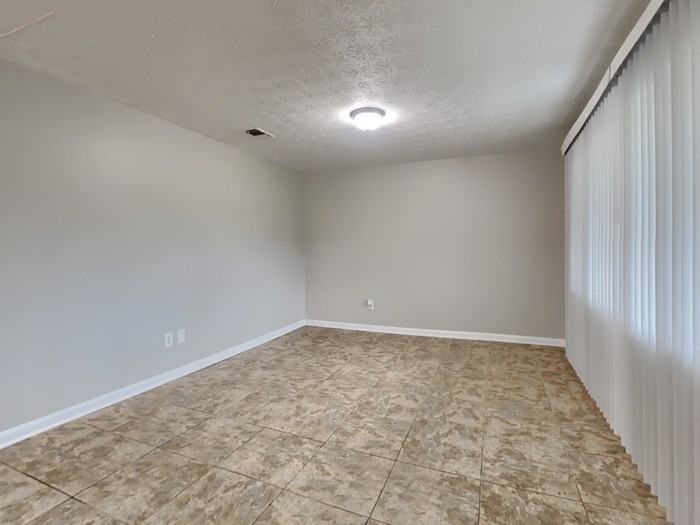 8249 Devoe St - Photo 5 of 23