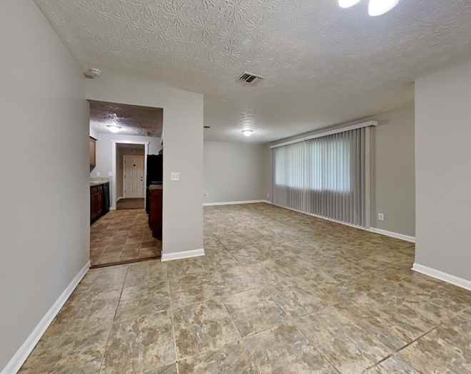 8249 Devoe St - Photo 7 of 23