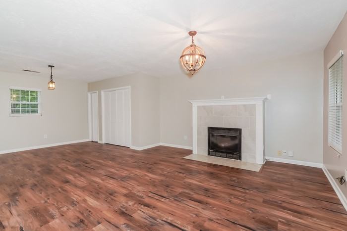 696 Saville Row - Photo 4 of 12