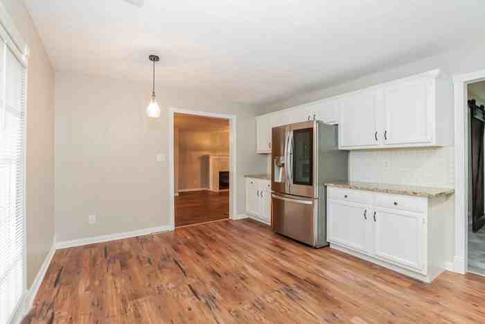 696 Saville Row - Photo 5 of 12