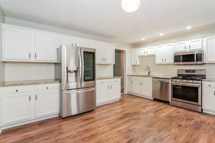 696 Saville Row - Photo 6 of 12