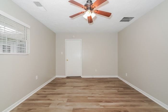 696 Saville Row - Photo 7 of 12