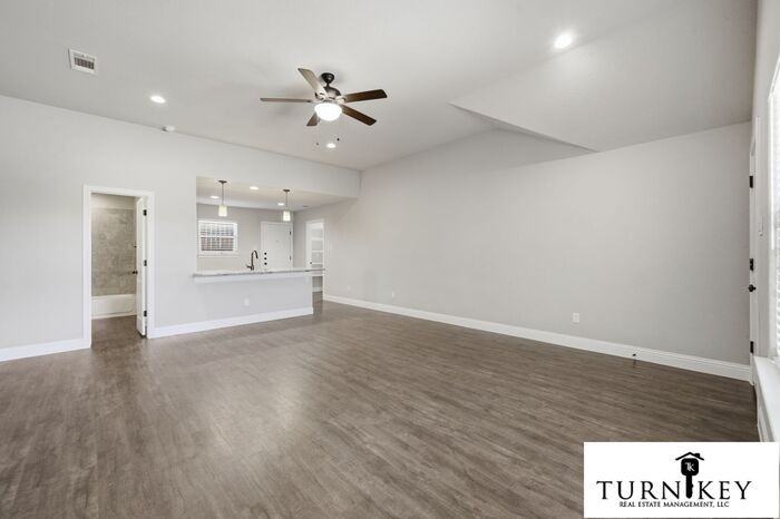 1329 White Sand Dr - Photo 2 of 33