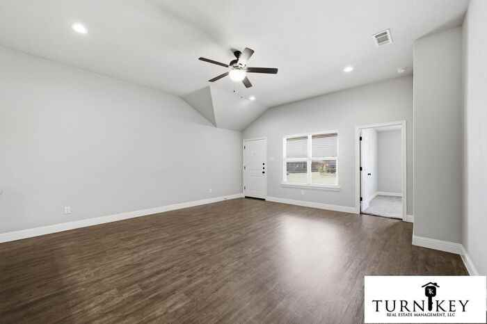 1329 White Sand Dr - Photo 6 of 33