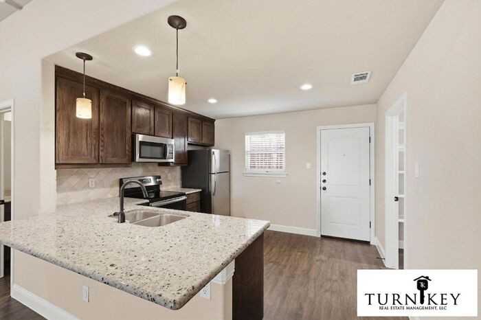 1329 White Sand Dr - Photo 7 of 33