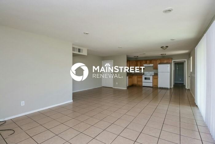 3823 N 48th Dr - Photo 3 of 16
