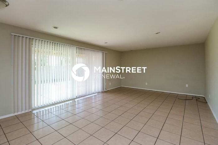 3823 N 48th Dr - Photo 5 of 16