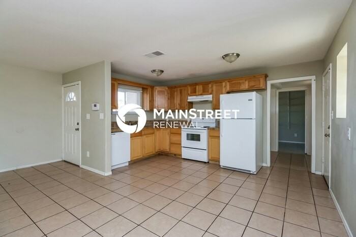 3823 N 48th Dr - Photo 7 of 16