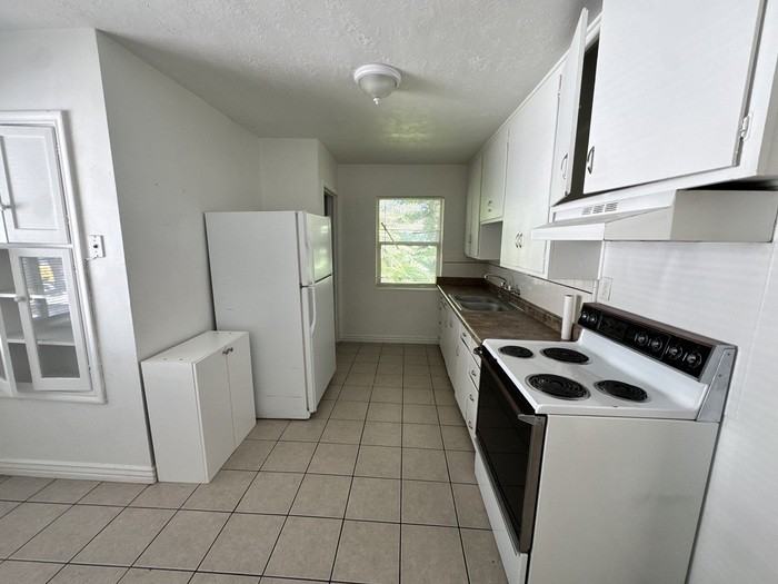 1331 E Zenith Ave - Photo 3 of 6