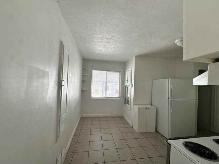 1331 E Zenith Ave - Photo 4 of 6
