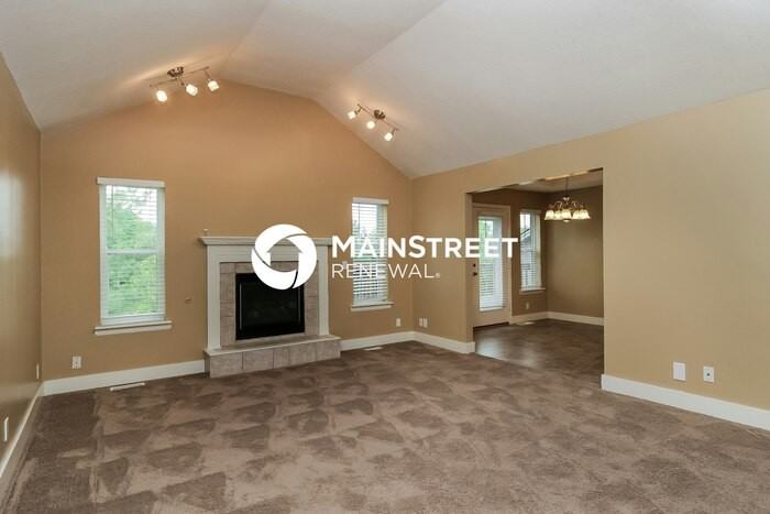 11306 N Lewis Ave - Photo 4 of 17