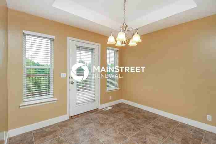 11306 N Lewis Ave - Photo 5 of 17