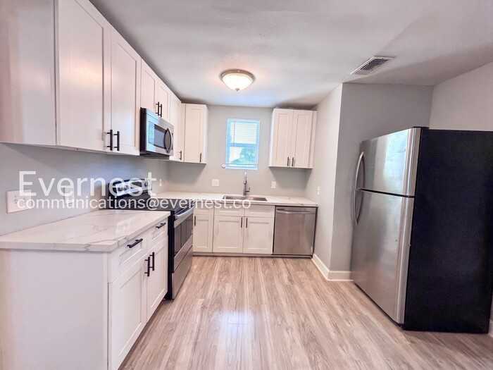 4318 1st St #B - Photo 2 of 19