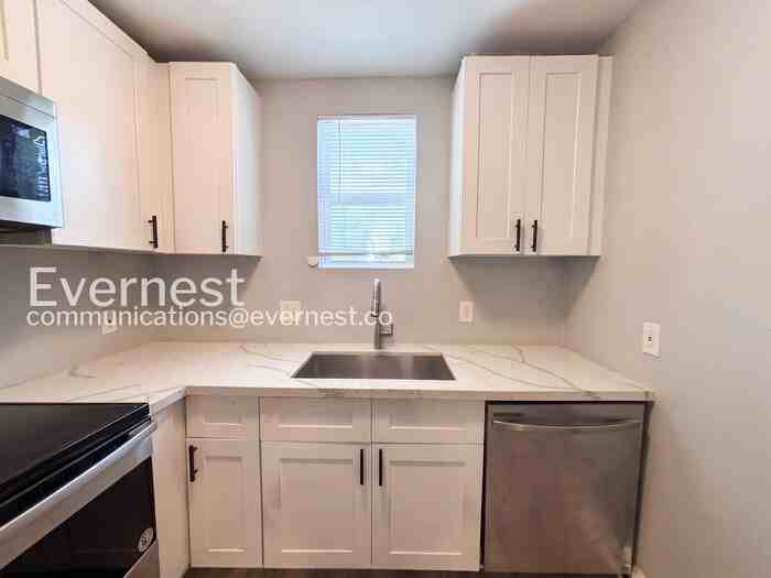 4318 1st St #B - Photo 4 of 19