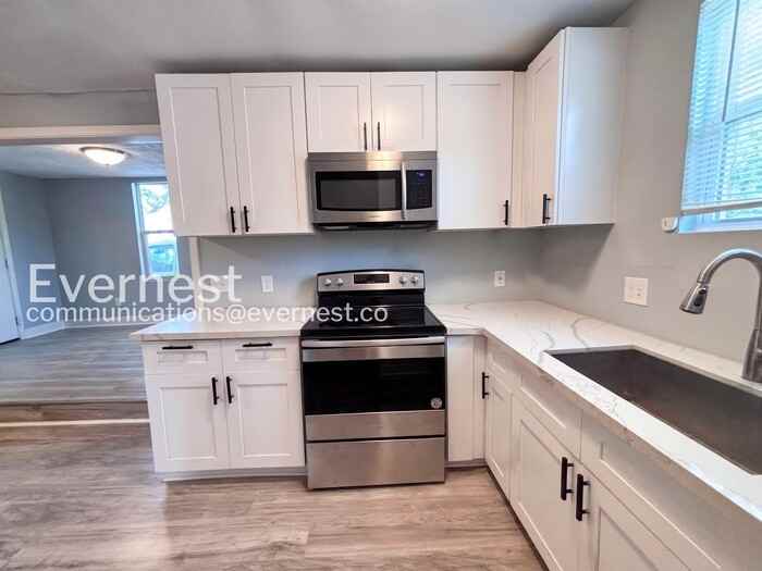 4318 1st St #B - Photo 5 of 19