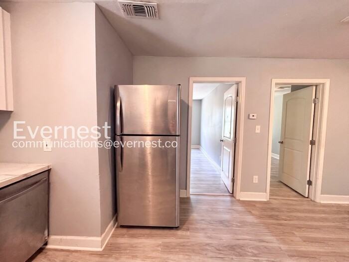 4318 1st St #B - Photo 6 of 19