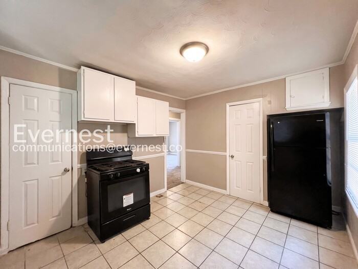 1855 Ezell St - Photo 4 of 17
