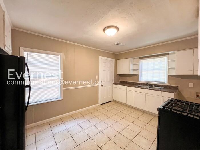 1855 Ezell St - Photo 5 of 17