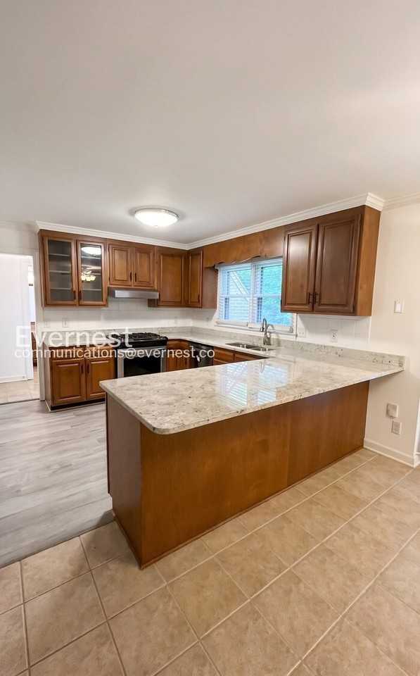 5105 Tower Rd - Photo 4 of 28