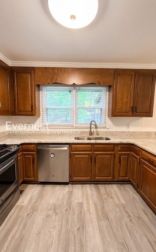 5105 Tower Rd - Photo 5 of 28