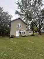 featured image of 221 E Warren St