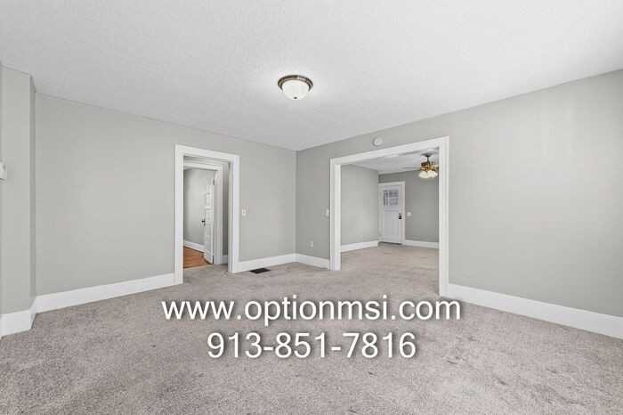 400 N Independence St - Photo 7 of 37