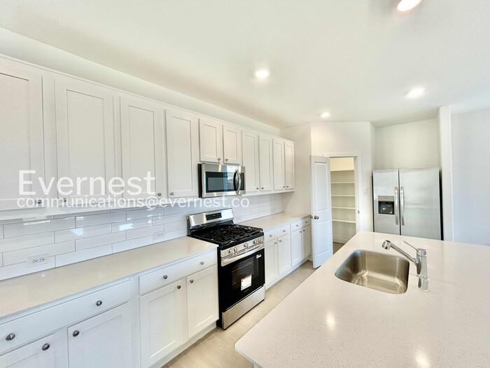 1353 Rockwell Dr - Photo 4 of 27