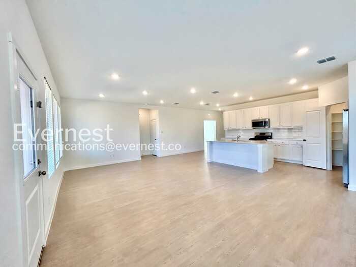 1353 Rockwell Dr - Photo 6 of 27