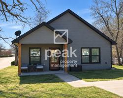 featured image of 738 E Sears St