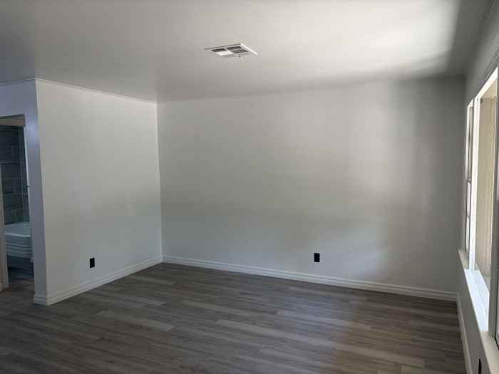 1417 Oxford Way - Photo 2 of 23