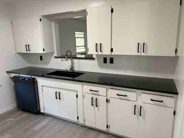 1417 Oxford Way - Photo 7 of 23