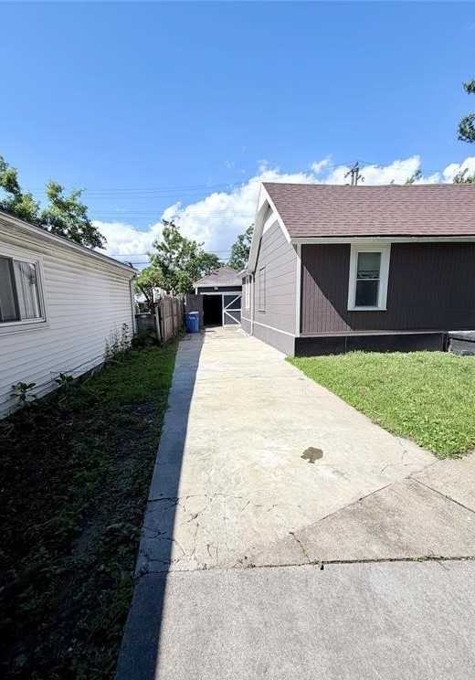8661 Dodge Ave - Photo 3 of 14