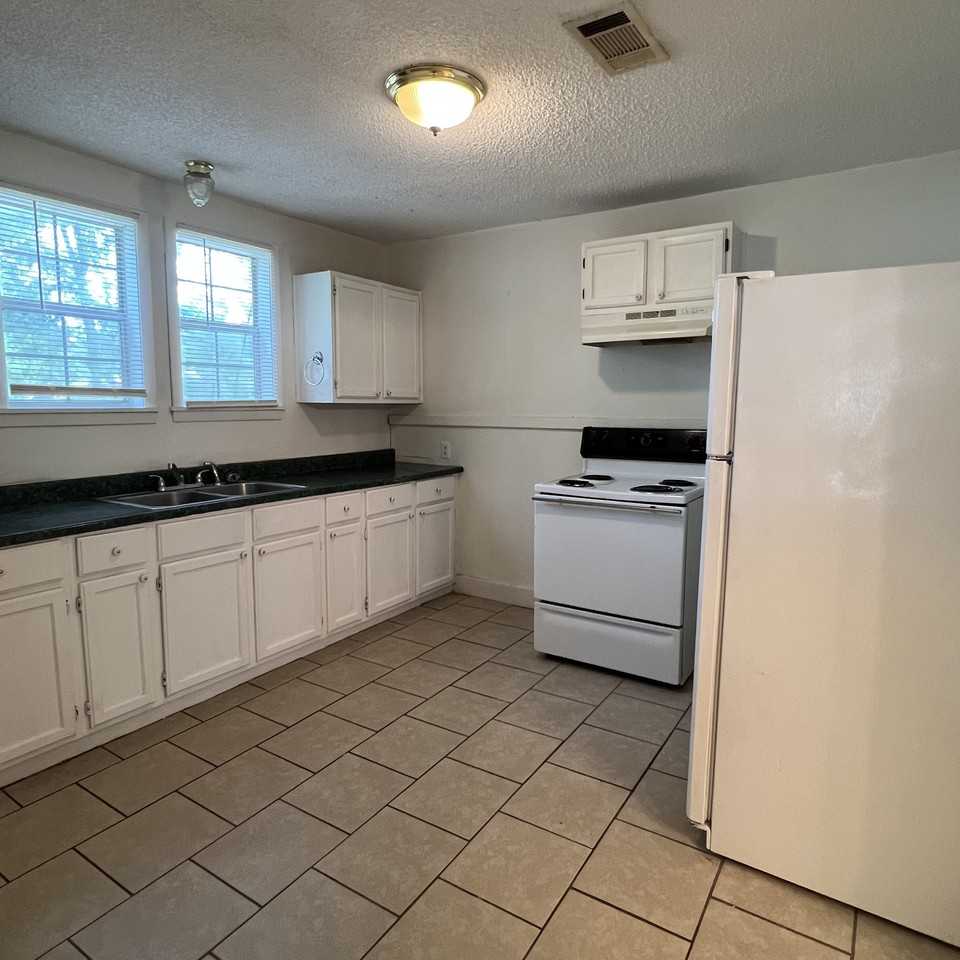 803 Dennis Ave #NA - Photo 5 of 9