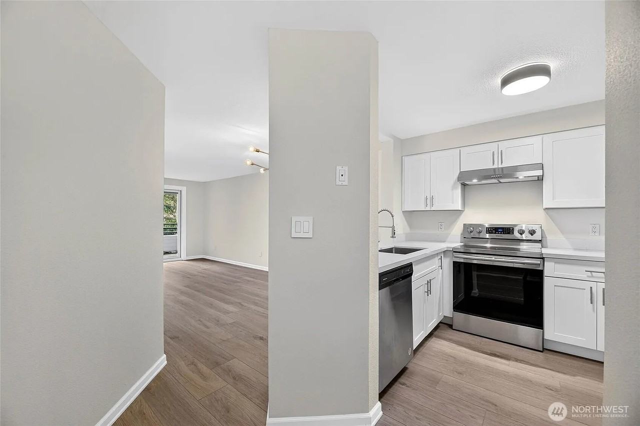 1300 W Boston St #13 - Photo 6 of 13