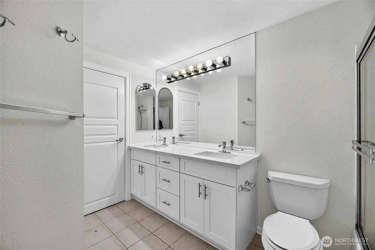 1300 W Boston St #13 - Photo 7 of 13