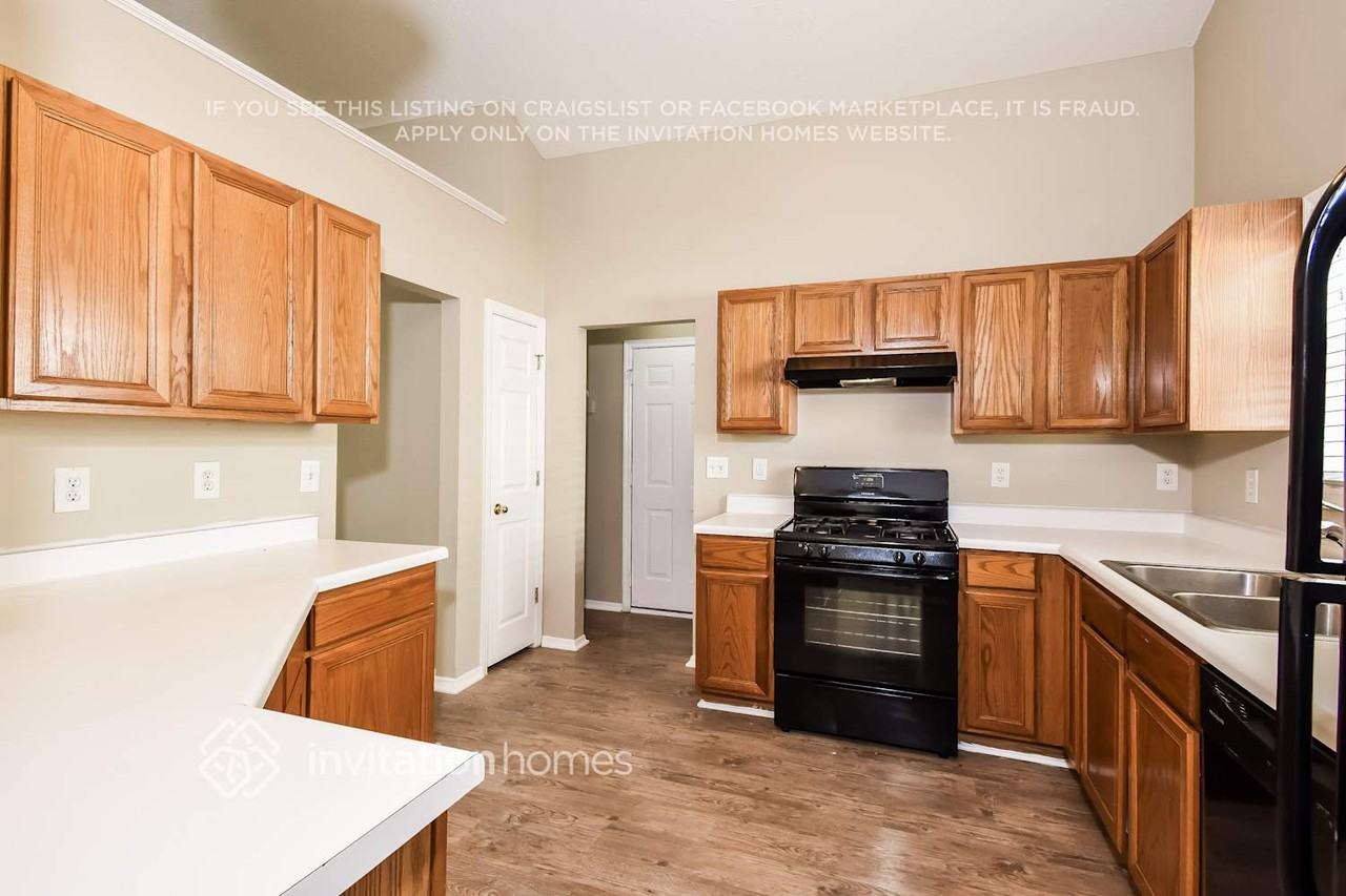 3763 Laurel Green Way Nw - Photo 6 of 17