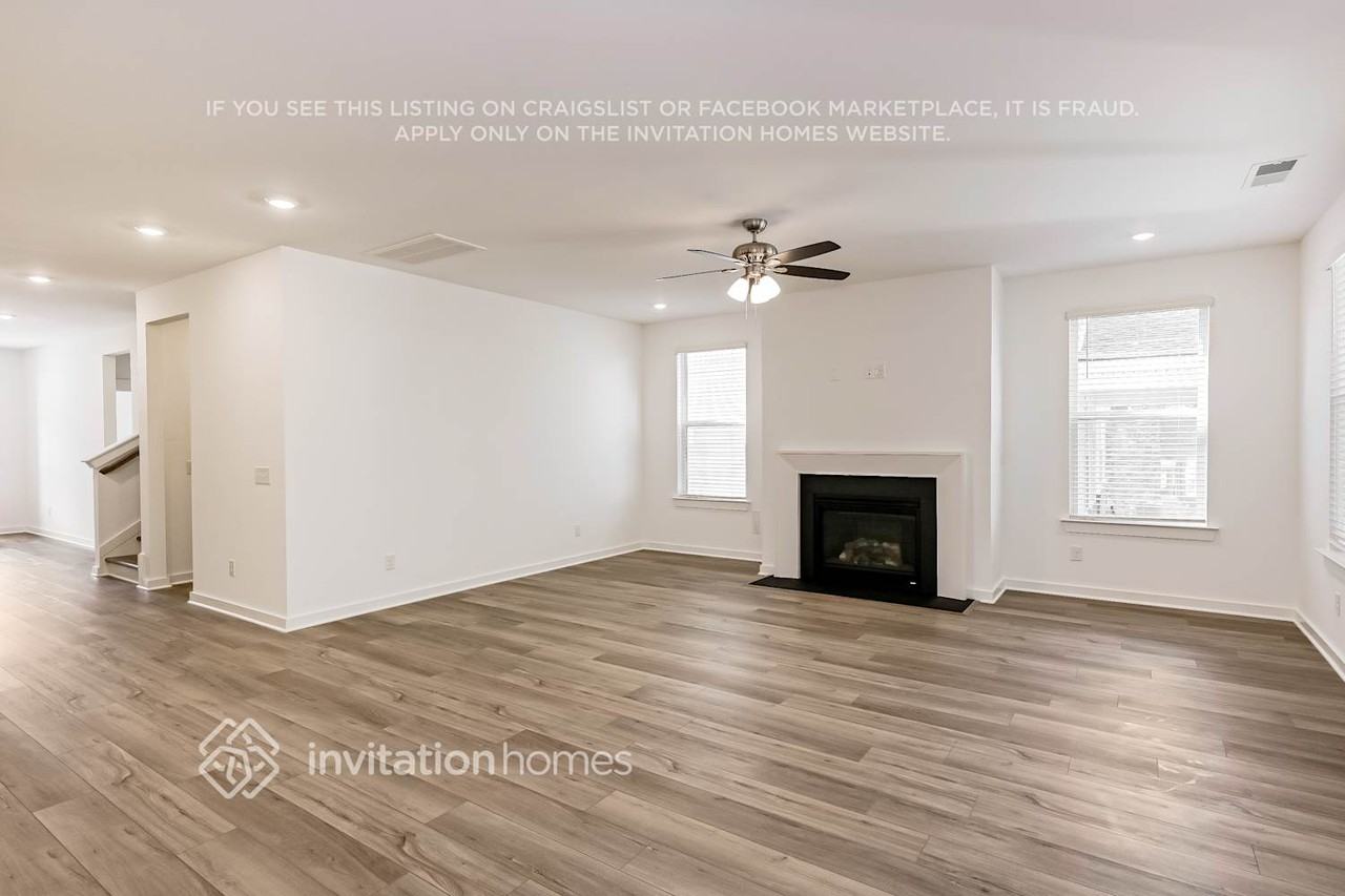 220 Crown Gardens Ct - Photo 4 of 18