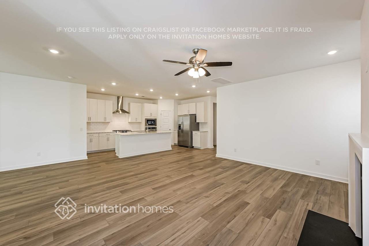 220 Crown Gardens Ct - Photo 5 of 18