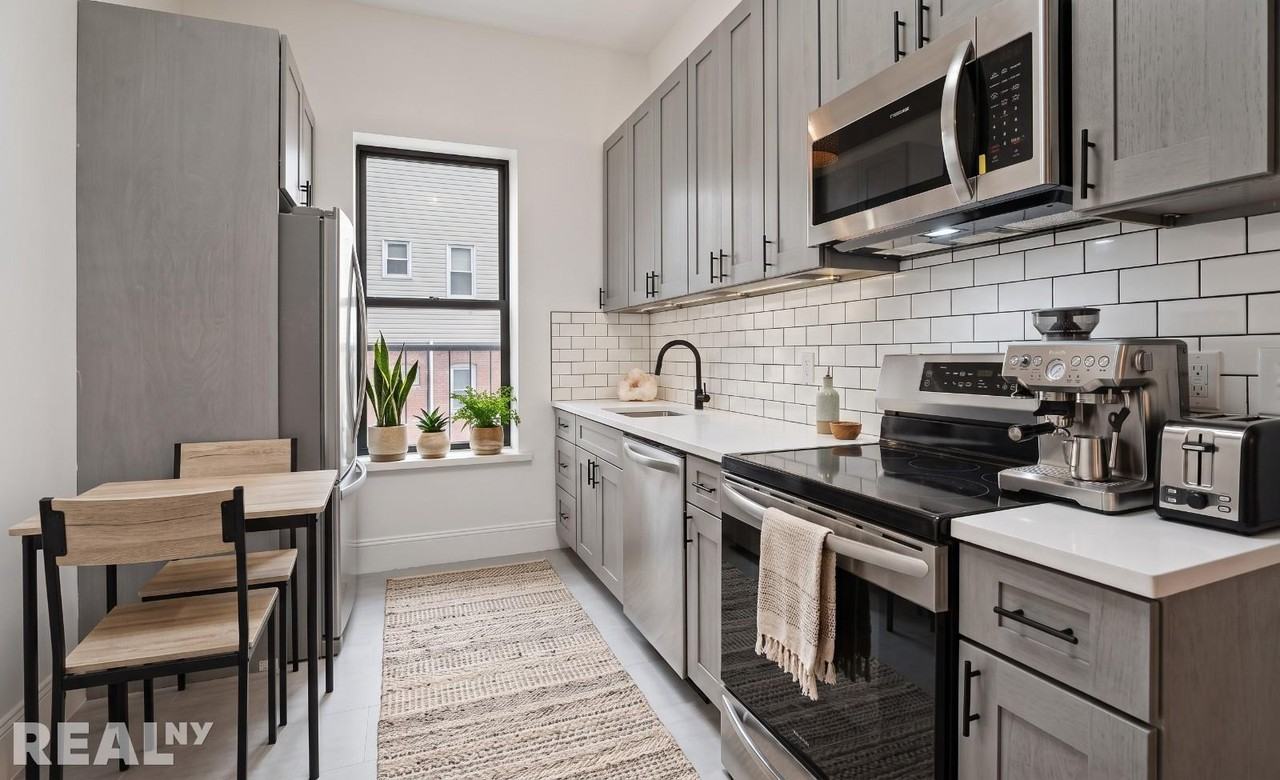 443 Jefferson Ave #4L - Photo 7 of 9