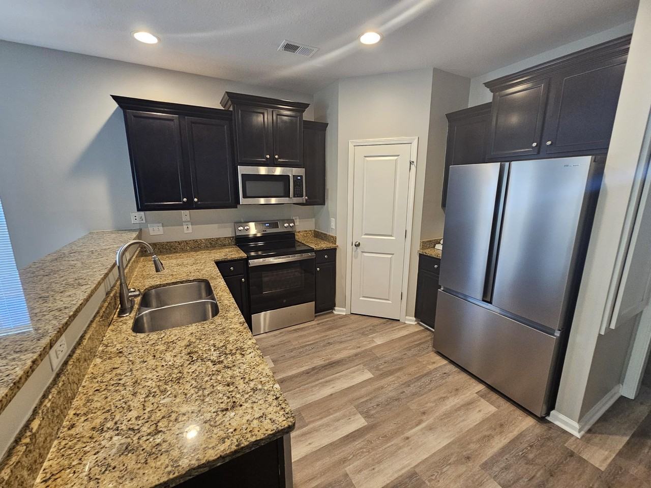 637 Clover View Rd #1 - Photo 4 of 27
