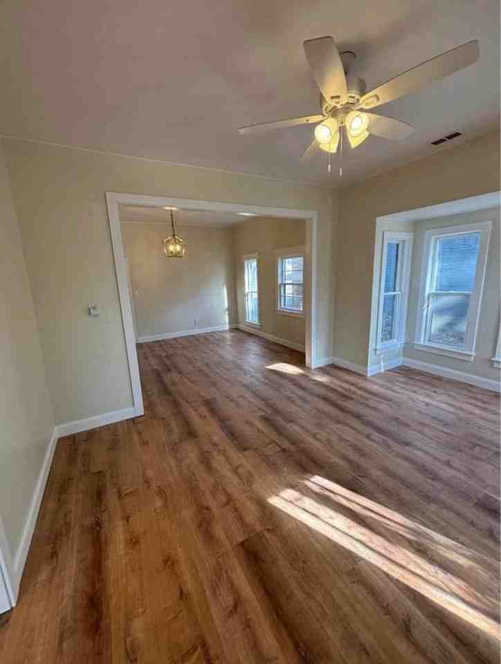 630 E 6th Ave - Photo 3 of 11