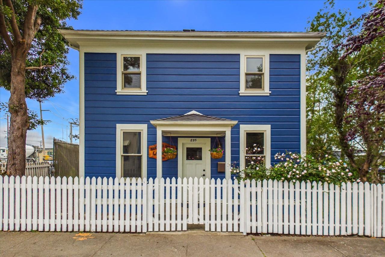 895 7th St - Photo 2 of 20