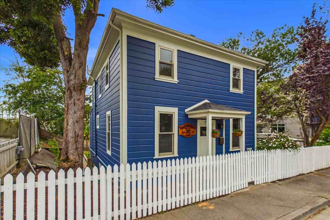 895 7th St - Photo 3 of 20