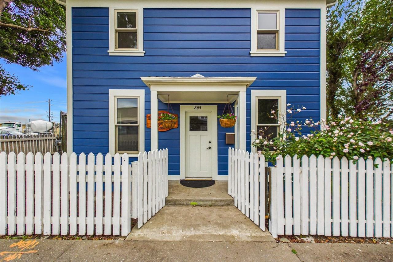 895 7th St - Photo 4 of 20