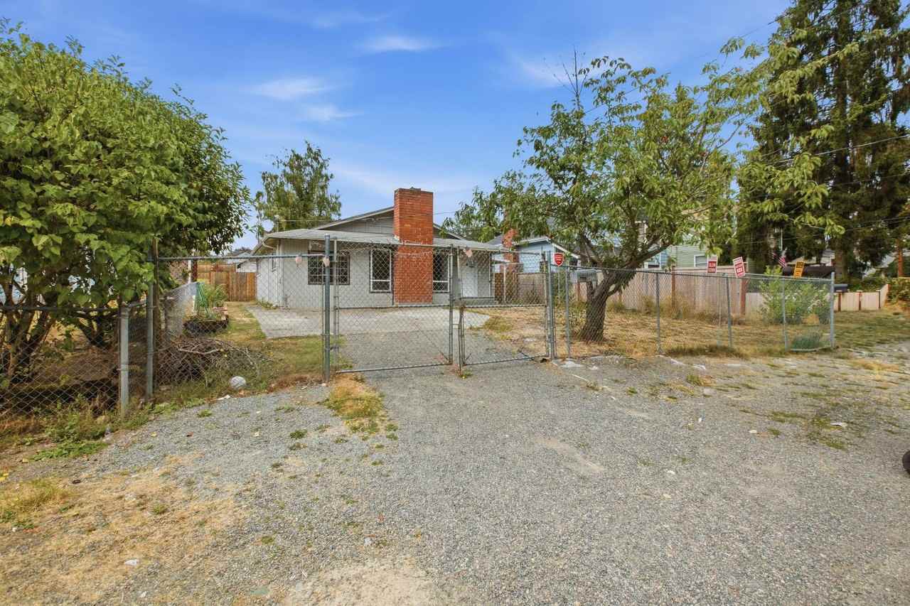 4622 E C St - Photo 2 of 11